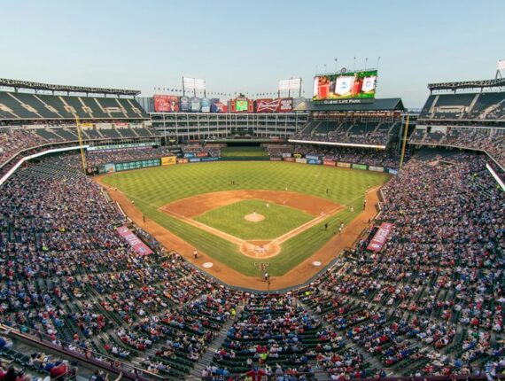 Kuinka kenttämitat vaikuttavat baseballin vedonlyöntistrategioihin